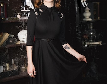 Vestido Gótico - Vestido Gótico Dark Academia - Shelley - Vestido Evasê com Amarração Falsa