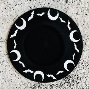 Vegan Beret - Bat Moon - B/W