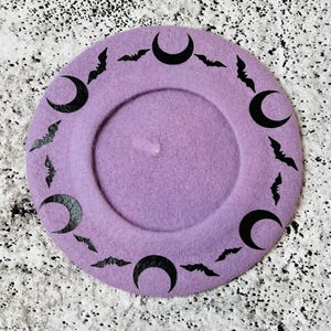 Vegan Beret - Bat Moon - Lavender