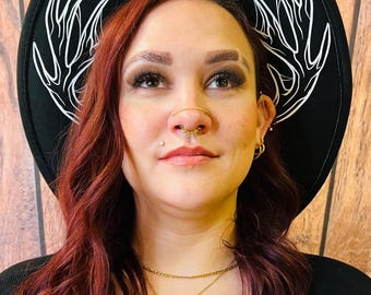 Vegan Felt Wide Brim Hat - goth witch fedora hat - XL Brim - "Webbed Antlers"