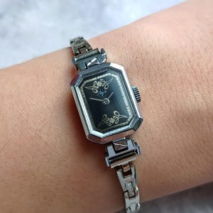 Vintage ladies watch, Small watch, ladies classic watch, retro watch for women, gift for her, black small vintage watch, Y2K