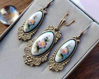 Gift set of women&#39;s earrings and pendant, USSR jewelry, hand-painted jewelry, hanging earrings, antique jewelry