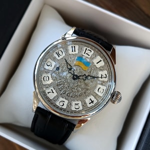 Vintage watch Molnija with Ukrainian flag , large men's mechanical watch, collectible watch, 1950s