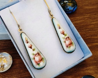 Vintage dangle earrings, flower earrings, long earrings, vintage jewelry, gift for her, thanksgiving gift, hand painted earrings.