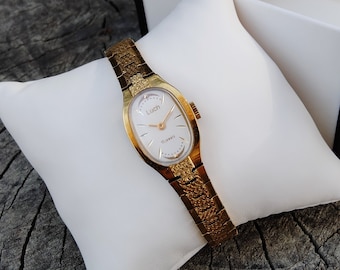 Vintage watch for women, Small womens watch USSR, mechanical ladies watch, Gift for her, gold small vintage watch, Y2K