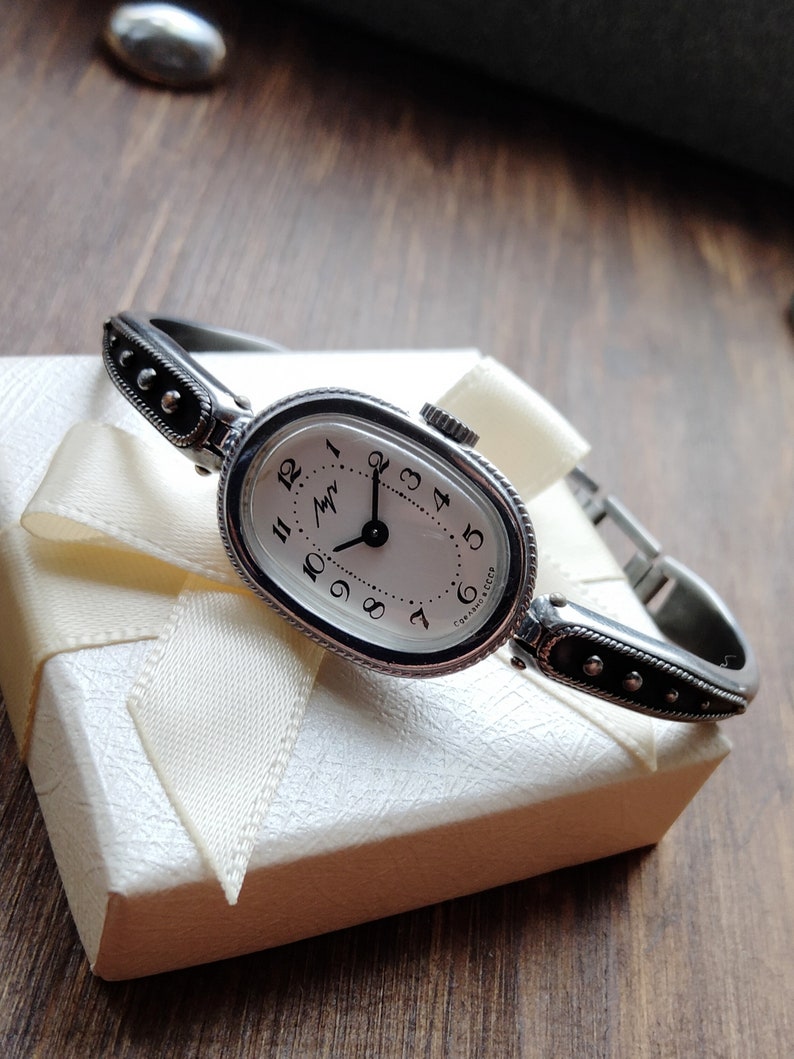 Vintage Womens Watch Small Watch Ladies Classic Watch Retro Etsy