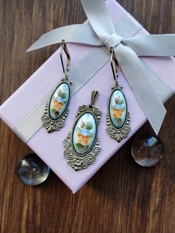 Enamel pendant earrings, vintage jewelry set, han… - image 9