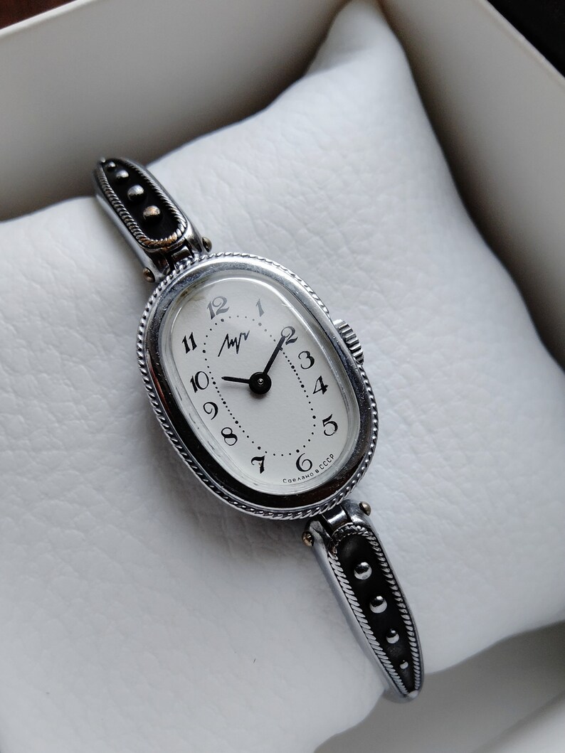 Vintage Womens Watch Small Watch Ladies Classic Watch Retro Etsy