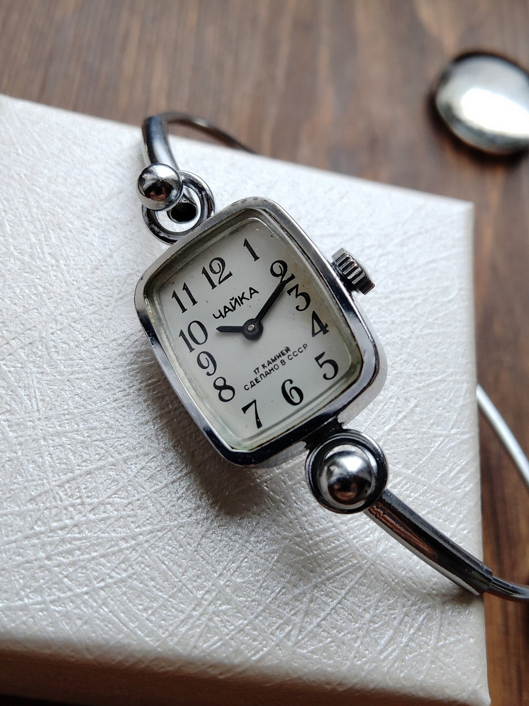 Vintage Ladies Watch, Classic Small Women Watch, Gift for Her, Vintage Jewelry, Y2K, Watches for