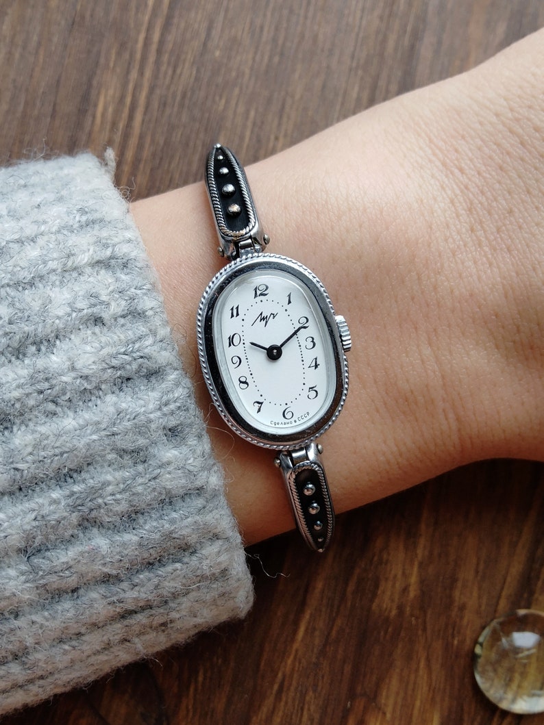 Vintage Womens Watch Small Watch Ladies Classic Watch Retro Etsy