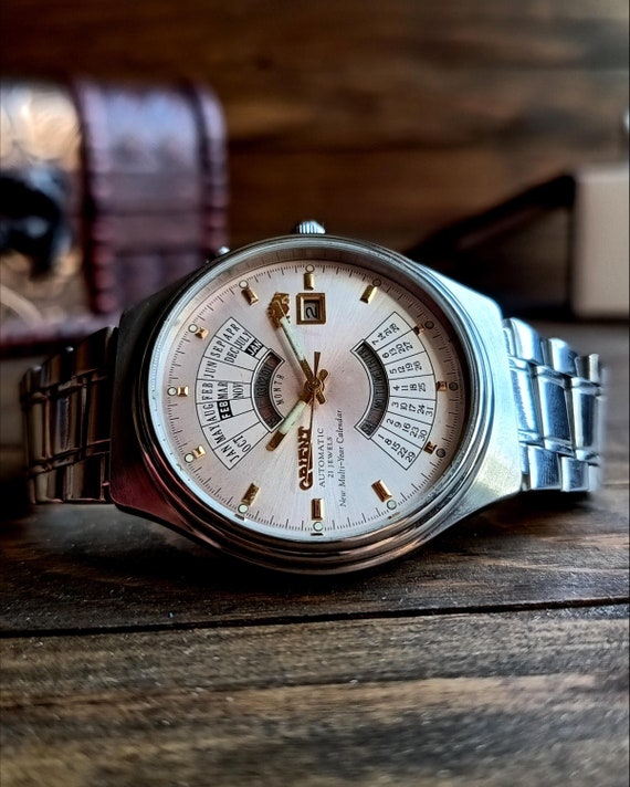Vintage Orient Multi-year Calendar Watch: Automatic 21 Jewels
