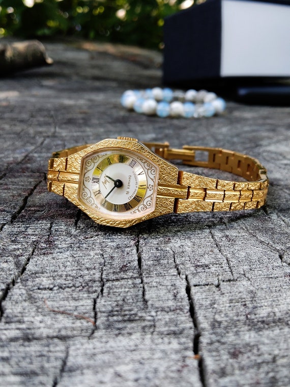 Small watch price sales