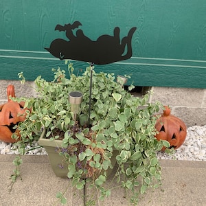 Metal Halloween Garden Cat playing with bat Stake Decor , Garden Art, Yard Art, Hand Made, Spring Garden Decoration, Outdoor Garden Decor image 3