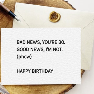 Tarjeta de cumpleaños número 30 divertida, imprimible, personalizada, las malas noticias, tienes 30, las buenas noticias, no soy cumpleaños, descarga de regalo de tarjeta de amigo