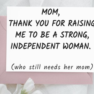 Mãe personalizada, obrigado por me criar para ser uma mulher forte e independente. que ainda precisa da mãe, cartão de aniversário para o dia das mães