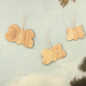 Vtg Set of 2 Large Woven Straw Butterfly Decorations Blue Ribbon Trim &  Flowers