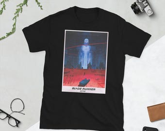 Maglietta unisex a maniche corte con poster del film Blade Runner 2049, stile cyberpunk, fantascienza e cultura pop - Spedizione gratuita