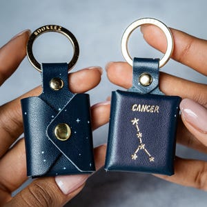 Porte-clés personnalisé du zodiaque du cancer, mini album photo personnalisé, album en cuir, cadeau d'astrologie pour les anniversaires de cancer et les occasions spéciales