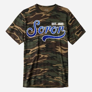 Camiseta de camuflaje brillante de la Hermandad de 1920, ropa de hermandad, camisa de camuflaje brillante, orgullo de hermandad, camiseta con letras griegas