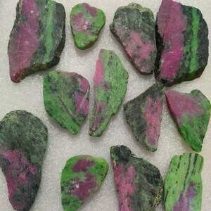 Wunderschöne Rubin Josit natürliche Edelstein Rohscheibe feine grün rote Farbe Top-Qualität, Rubin Josit Rohmaterialien für Schmuck Zoisit Edelsteine penda