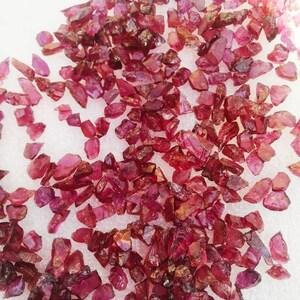 OUTSTANDING ROUGH GENUINE rhodolite garnet tiny pieces 4-7mm  Pink color excellent quality raw materials natural gemstone for jewelry craft.