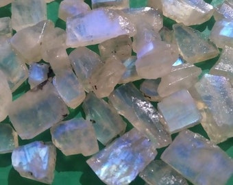 Natural Indian Rainbow Moonstone Rebanadas ásperas fuego azul super calidad Rebanada cruda AAA + piedras preciosas sueltas semipreciosas piedra de gemas de buen aspecto.
