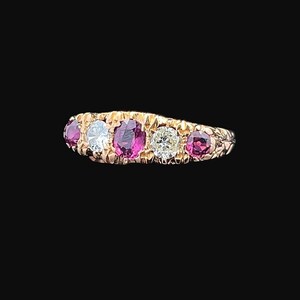Vintage Victorian Style Ruby & Diamond Carved 5 Stone 18ct Gold Ring. Assayed in London 1976. Very Well Made - 5.0 grams.
