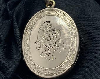 Antique Locket. Victorian Hand Engraved Floral 9ct Gold Locket.  9ct Gold Back & Front.