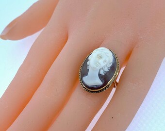 Vintage 9kt gouden cameering. Retro gouden ring. Prachtig diep gesneden voorbeeld. Gestempeld 1960.