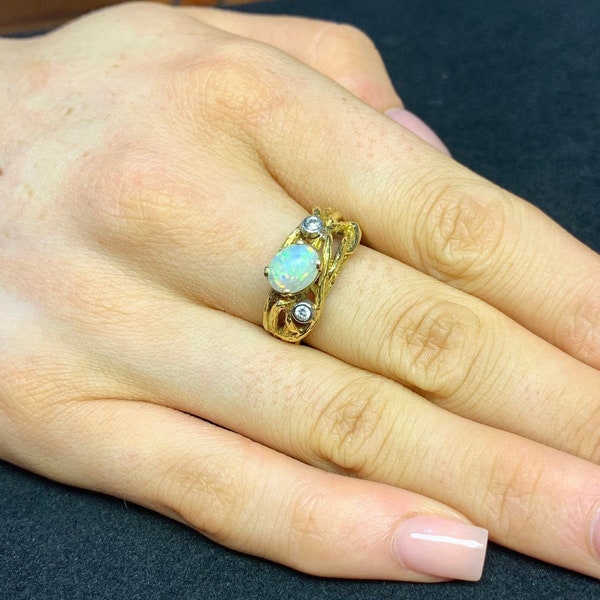 Vintage Diamond and Opal 18ct Gold Ring. Super Retro 1970's Style.  Very 'Grima'.