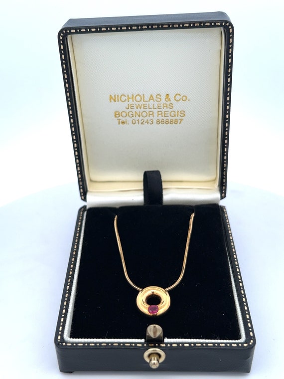 Vintage Contemporary Solitaire Ruby 18ct Gold Pen… - image 3