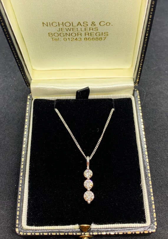 18ct White Gold Trilogy Diamond Pendant – Petersons Jewellers