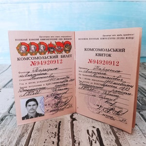 Bilhete Komsomol da URSS Bilhete Komsomol original soviético antigo 1987 Documento antigo Documento soviético Documento antigo União Soviética
