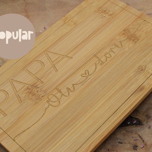 Personalisiertes Frühstücksbrett mit Name & PAPA Gravur Geschenk für Papa aus Bambus, Holzbrett für Männer