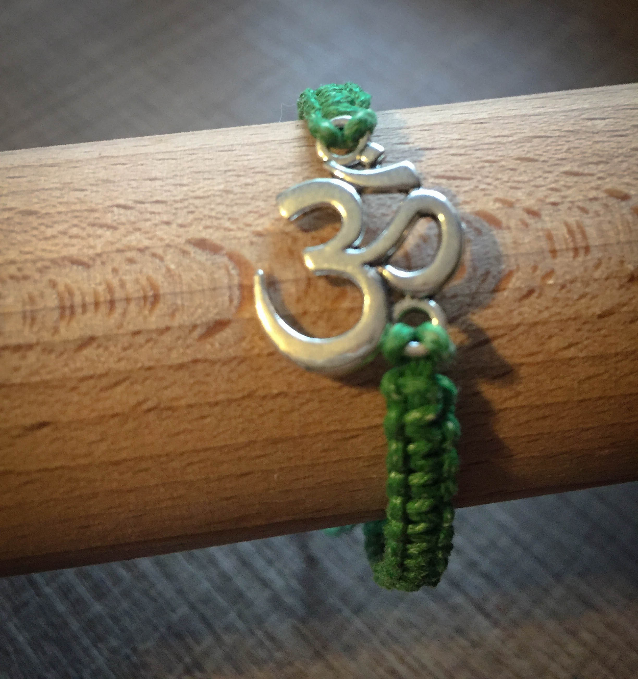 Bracelets Réglables Macramé Spirituel Coton et Métal Aum Om