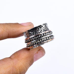 Anillo giratorio floral oxidado, anillo antiestrés chapado en plata para aliviar la ansiedad y el estrés, anillo de relajación hecho a mano, joya de uso diario para ella/él.