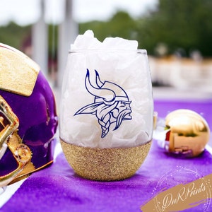 Minnesota Vikings Glittered Stemless Wine Glass / Football Sports Glass / Vikings Sports Wine Cup/ Personalized Football Glass/ Sports Gifts