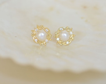 stunning flower Earrings,minimalist stud earrings,wedding earrings,pearl earrings, bridesmaids earrings