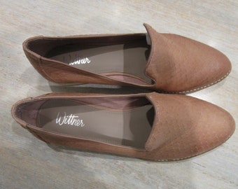 Tan leather Wittner flats