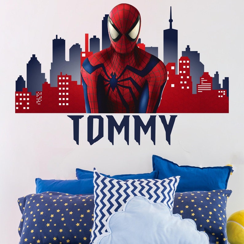 Sticker prénom garçon personnalisé au-dessus du lit pour enfant, décoration de chambre de bébé avec prénom personnalisé super-héros, sticker mural Spiderman, sticker mural super-héros image 1