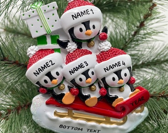 Adorno de familia de pingüinos en trineo Adorno personalizado para Navidad Adorno escrito a mano personalizado Familia de 2 3 4 5 6 - Adornos navideños