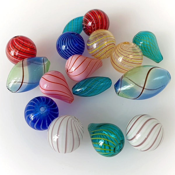 16 Hohlglasperlen |  Formschön | Lampwork Beads | BeadsCompany MN01
