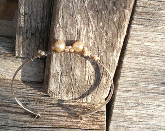 Wire wrapped bracelet in pure 925 sterling silver with iridescent freshwater pearls in champagne color. Gift for her. (110)