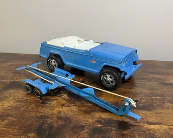 TONKA Blauer jeep Jeepster w / Tandum Rad Bootsanhänger Vintage Pressstahl Spielzeug