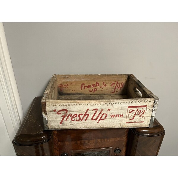 White Fresh Up With 7-Up Wooden Soda Pop Bottle Crate Carrier 1967 Pittsburgh
