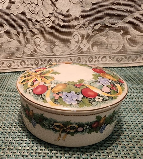 Vintage Mikasa Christmas Bouquet Round Trinket Box - image 9