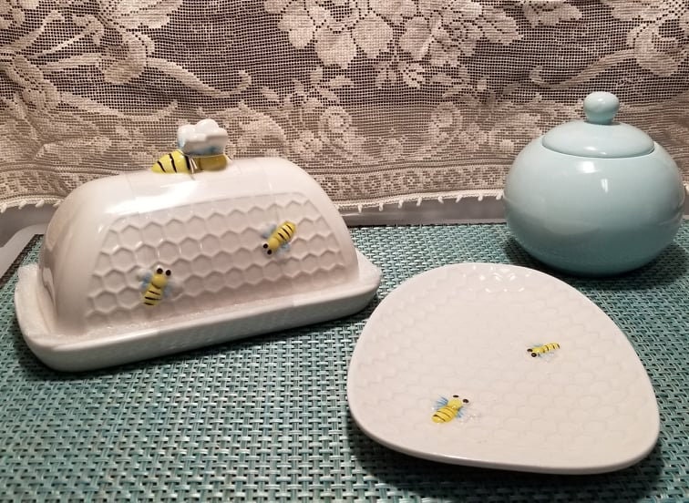 kevinsgiftshoppe Hand Painted Ceramic BumbleBee Dish - Set of 2, Home Décor,  Gift for Her, Gift for Mom, Kitchen Décor