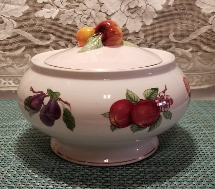 Fruit Bowl With Lid 