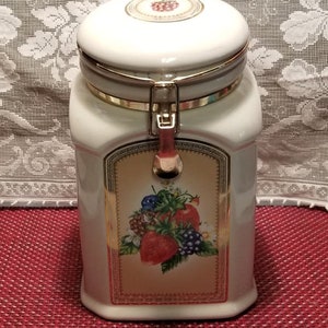 Knotts Berry Farm Ceramic Oval Canister Cookie Jar Air Tight Top Fruit  Design