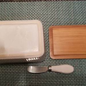 Porcelain Line Embossed White Butter Dish with Knife image 8